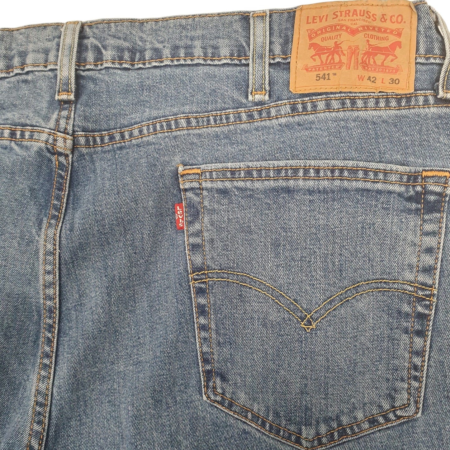 Levis 541 Tapered Fit Jeans W42 L30 Blue