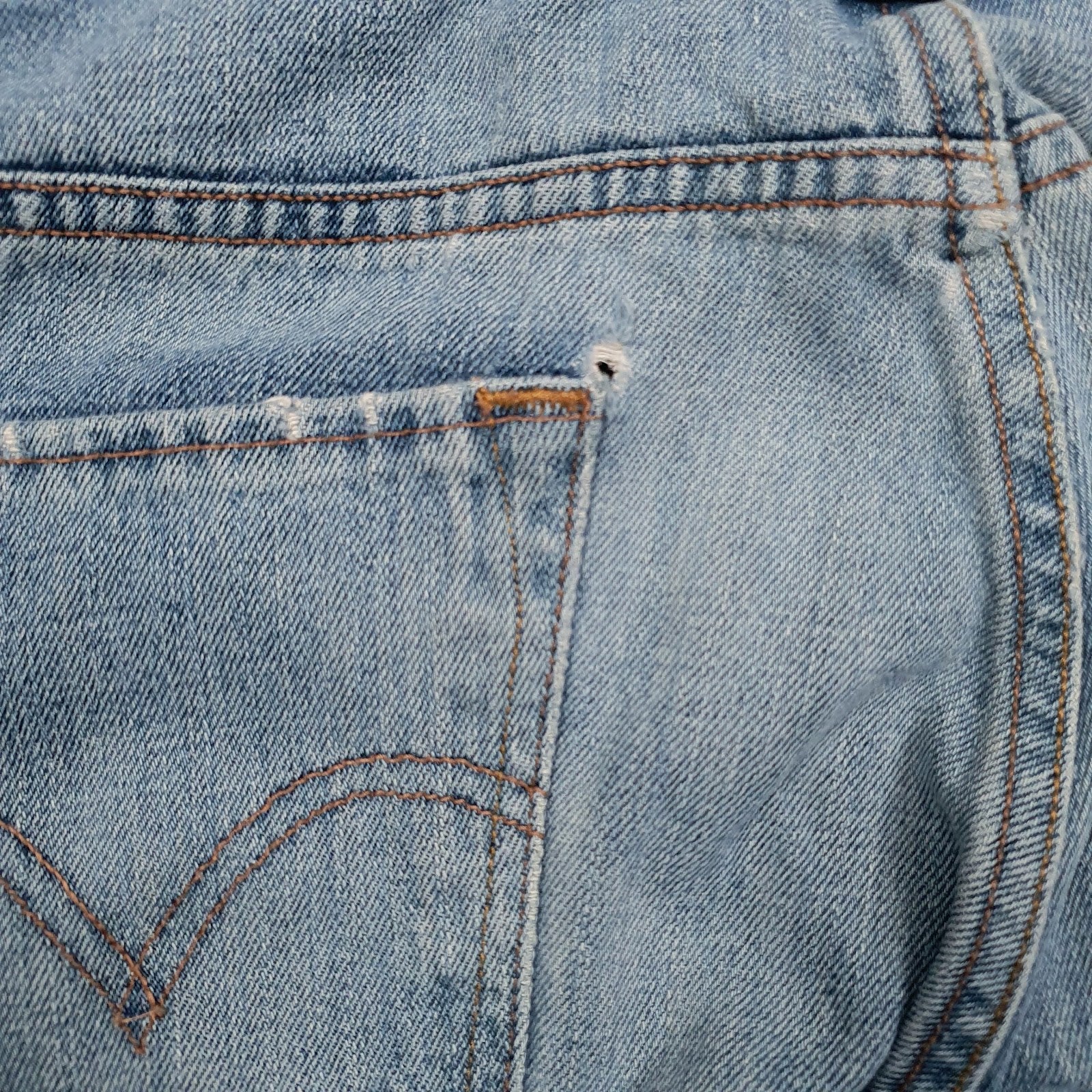 Womens Blue Levis   Jeans