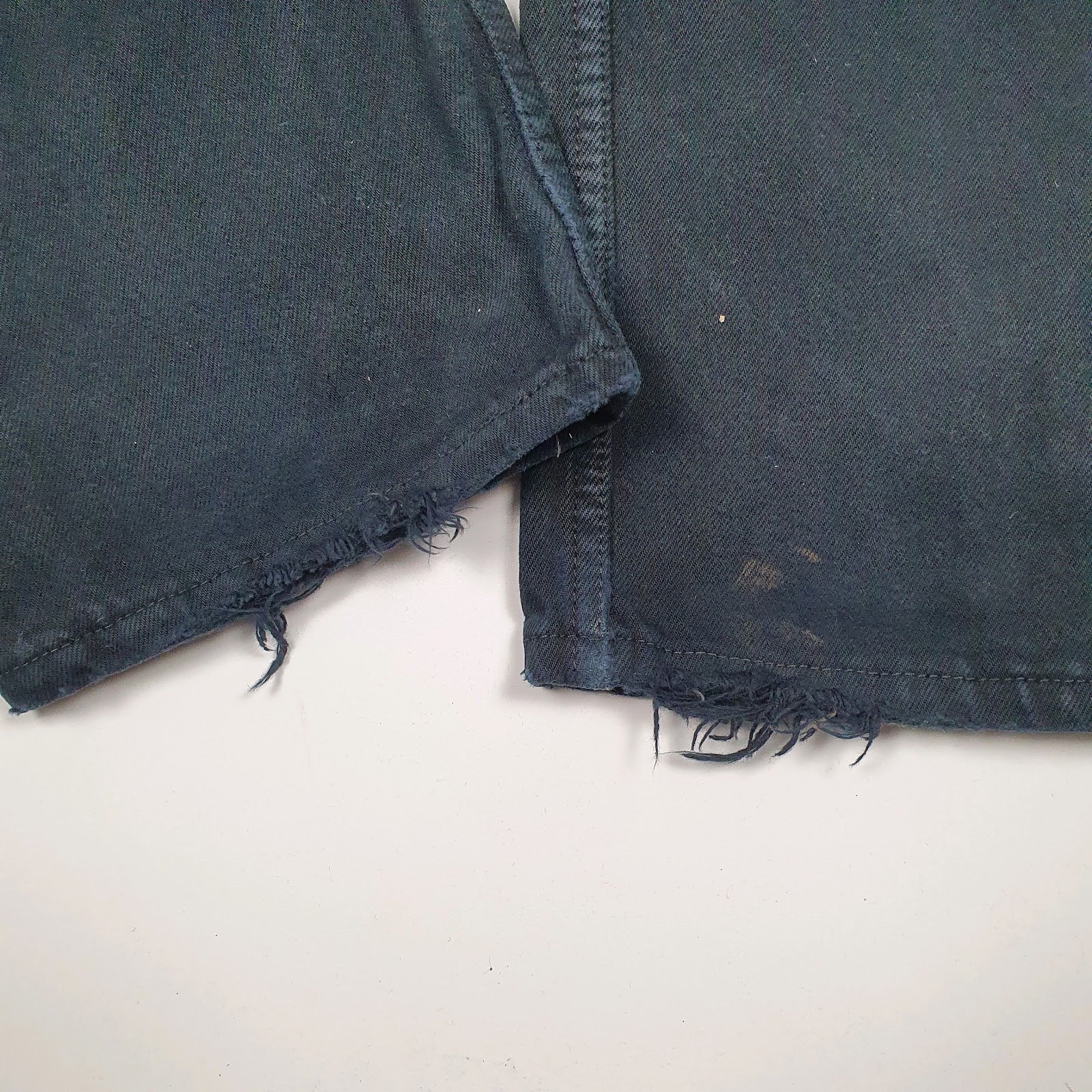 Mens Black Levis Vintage 2000s Crewneck Jeans