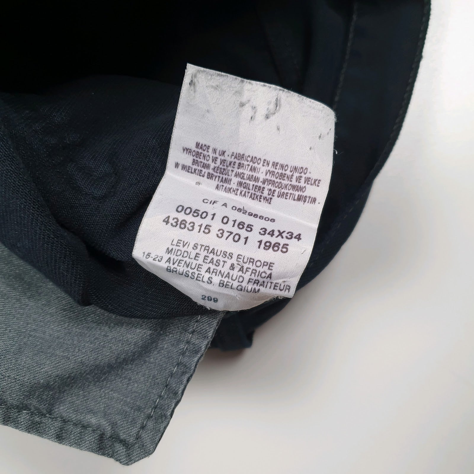 Mens Black Levis Vintage 2000s Crewneck Jeans