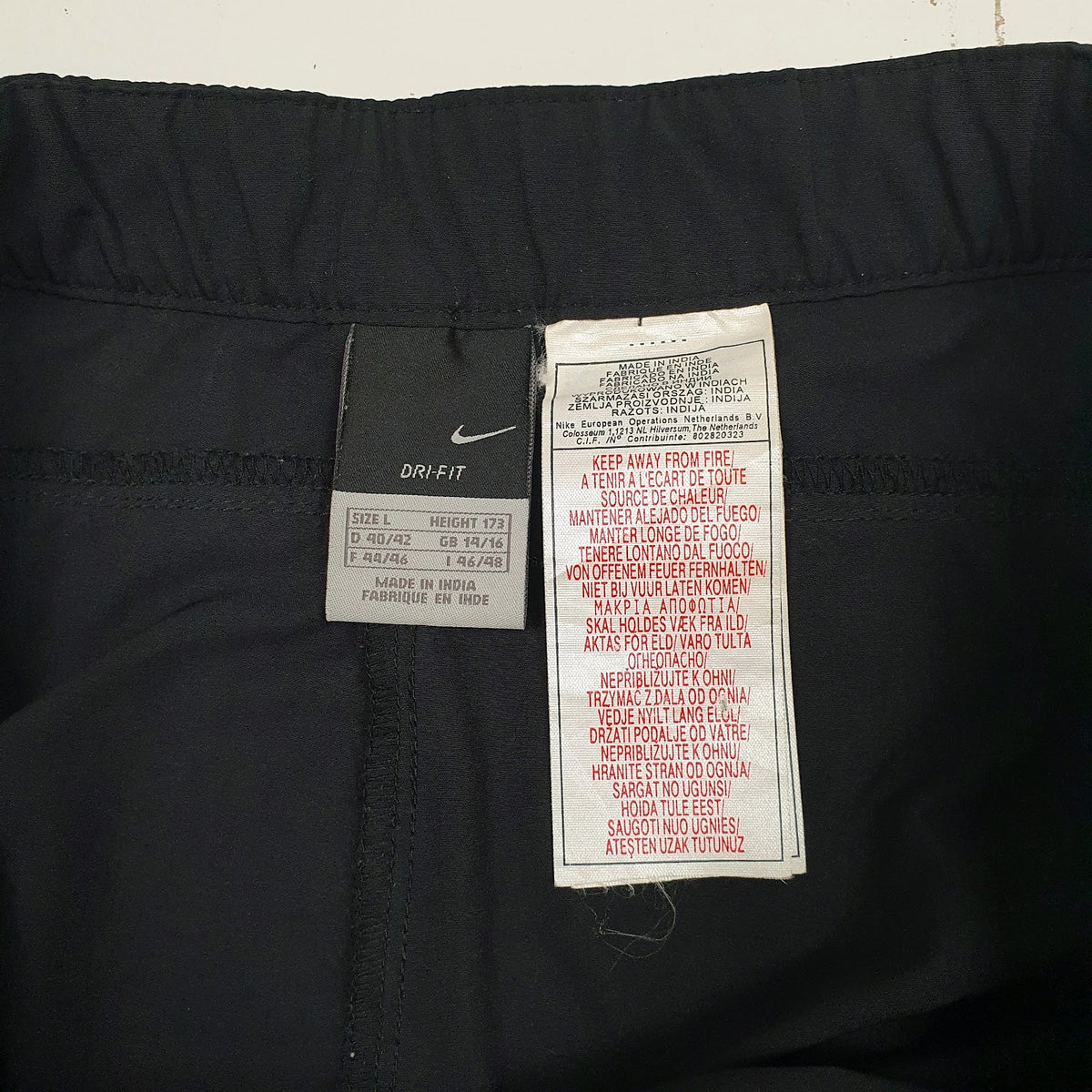 Mens Black Nike 3/4 Length Trousers Vintage 00s  Shorts