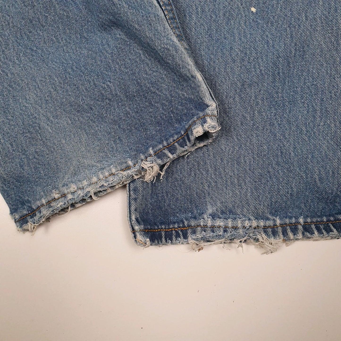 Mens Blue Levis Distressed Vintage 00s  Jeans