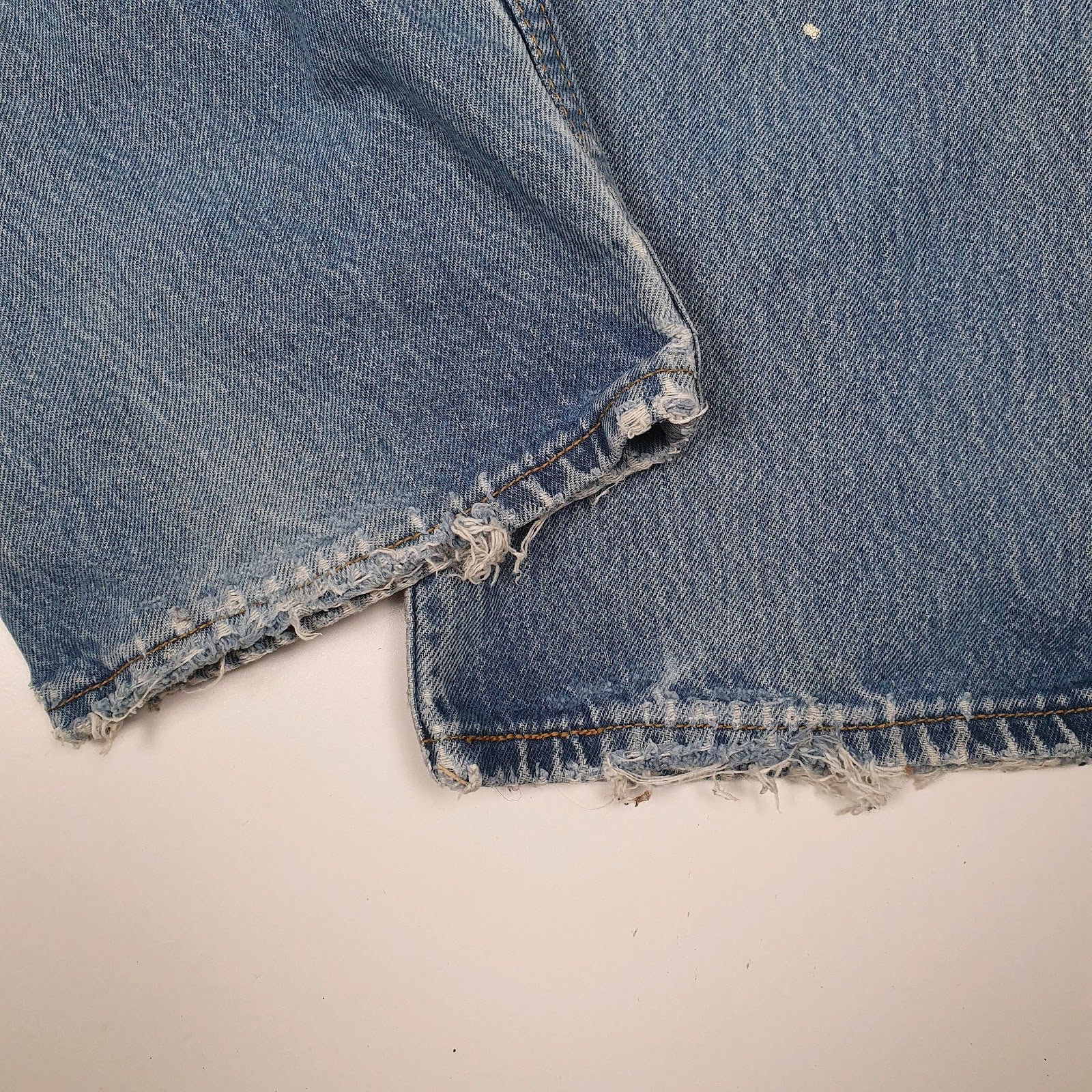 Mens Blue Levis Distressed Vintage 00s  Jeans