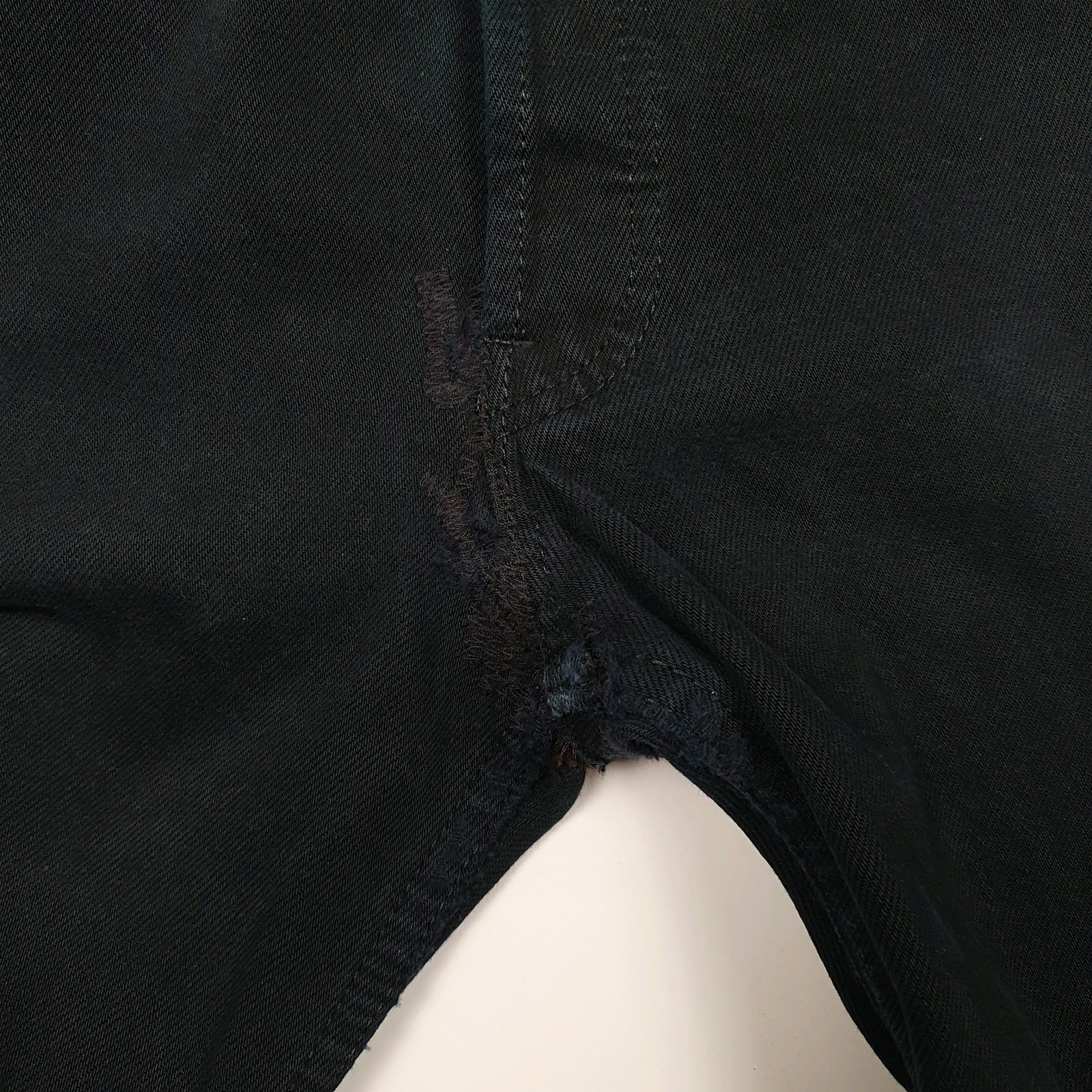 Mens Black Levis Vintage 2000s Crewneck Jeans