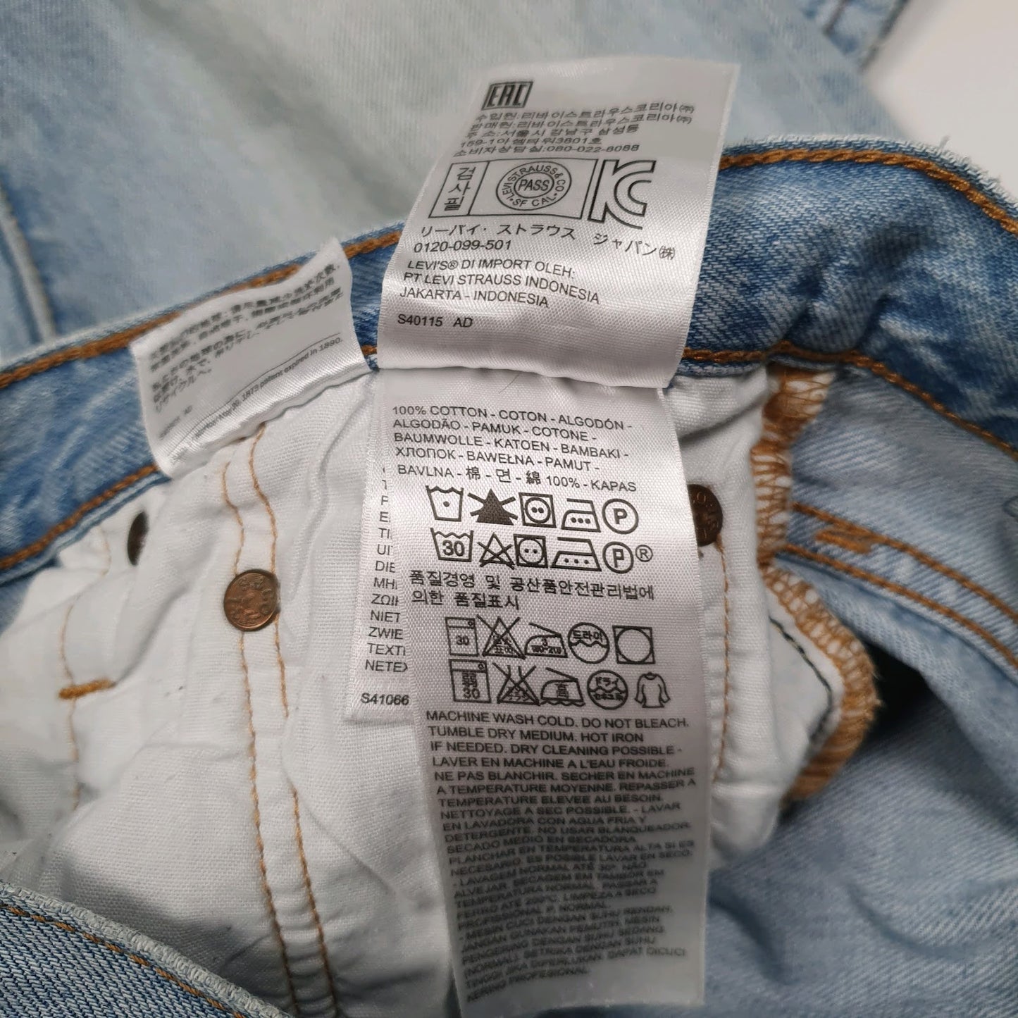 Womens Blue Levis   Jeans
