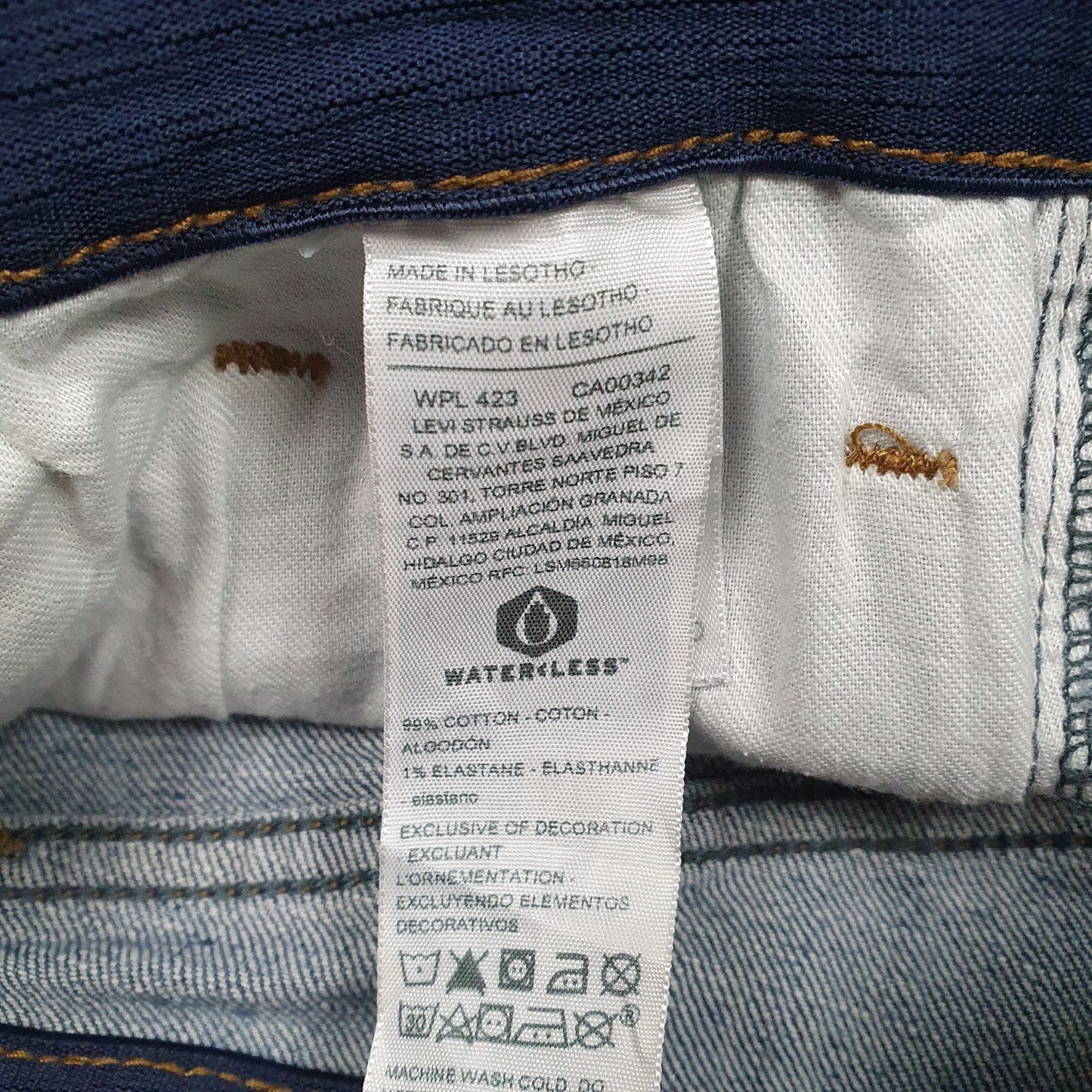 Womens Blue Levis   Jeans