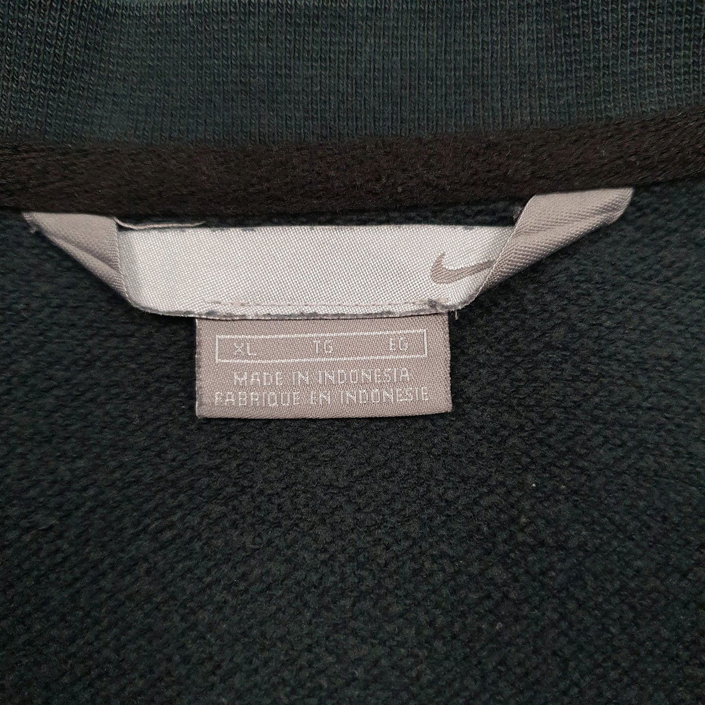 Mens Black Nike Vintage 00s Crewneck Jumper