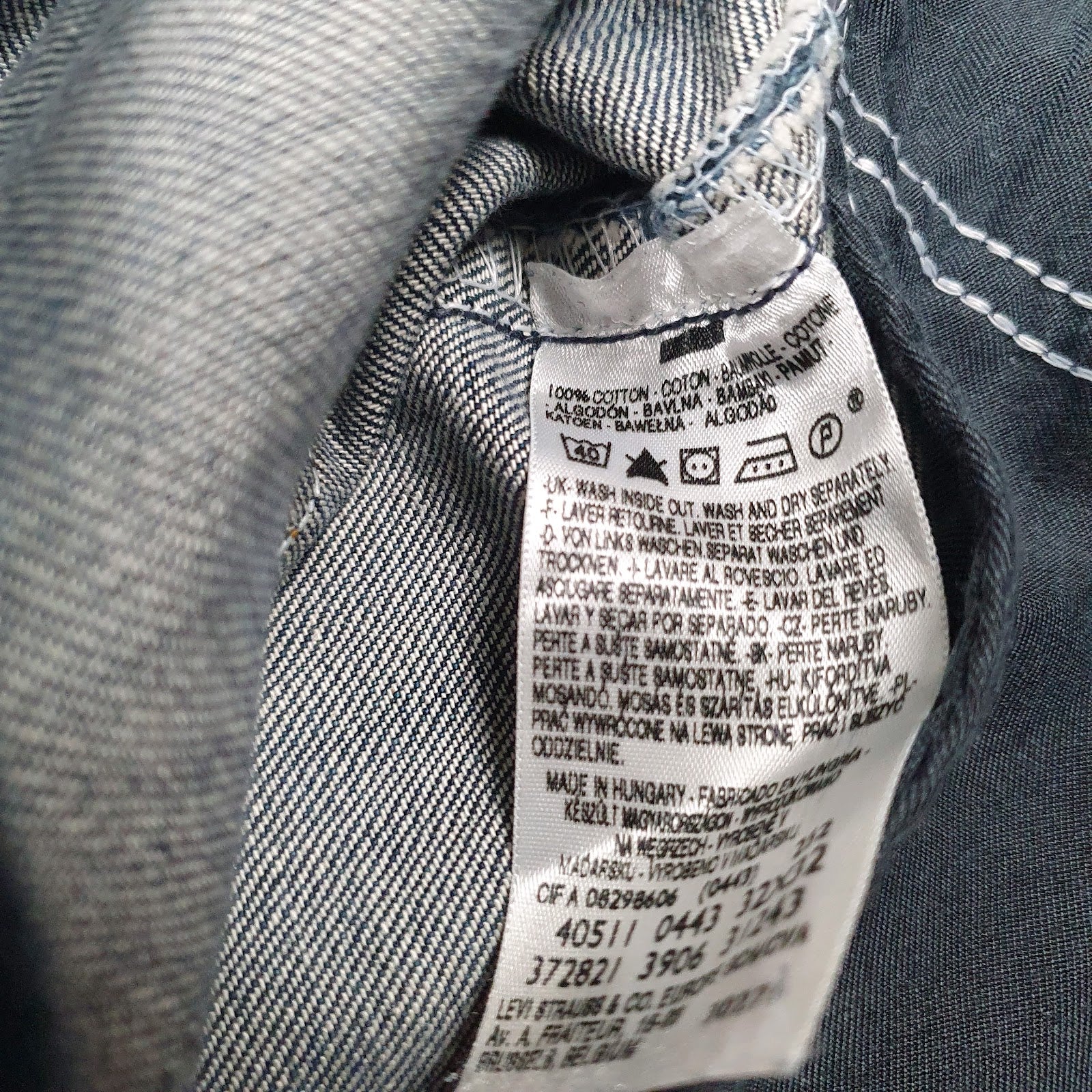 Womens Blue Levis   Jeans