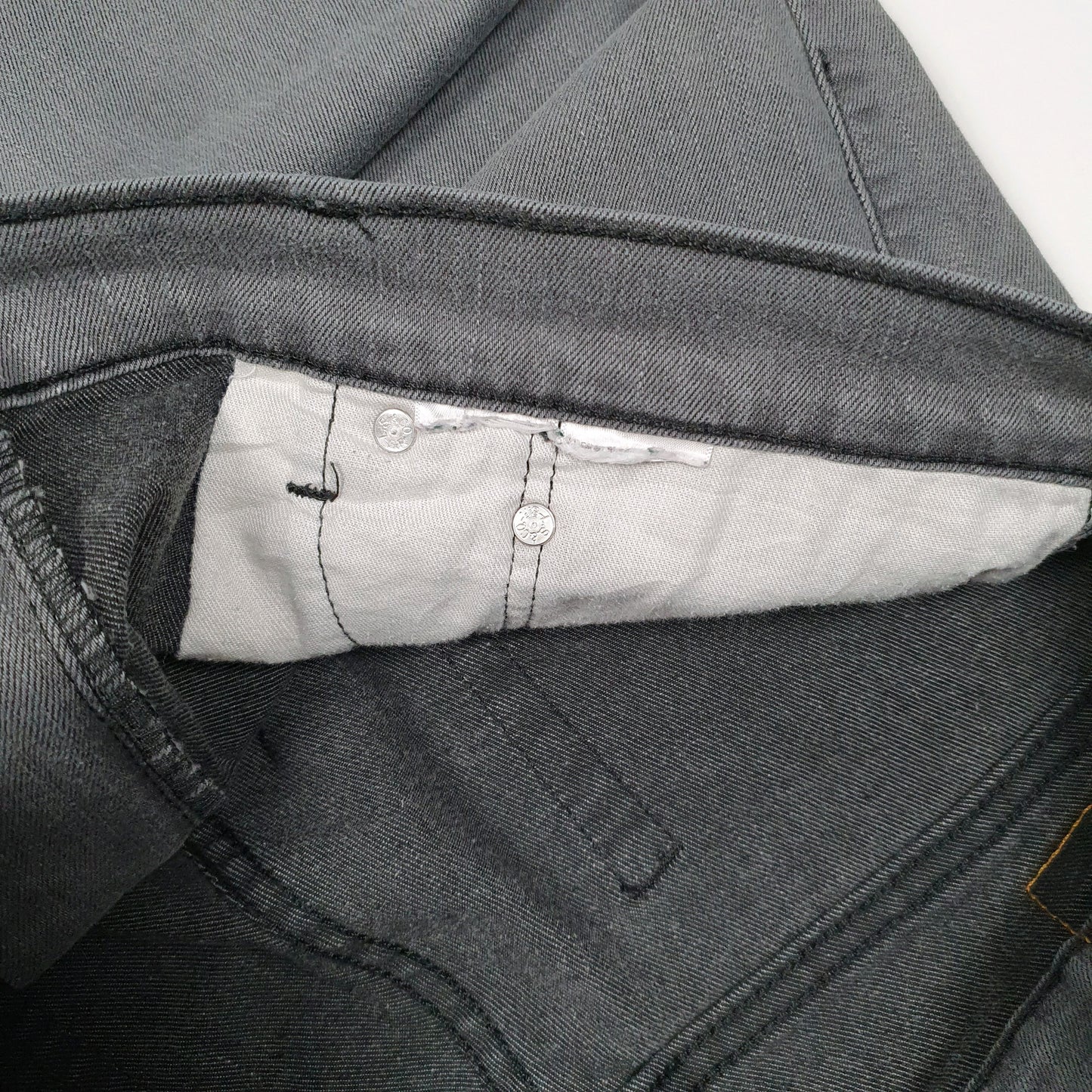 Mens Grey Levis Missing inner tags, tagged L30 but measures L25.  Jeans