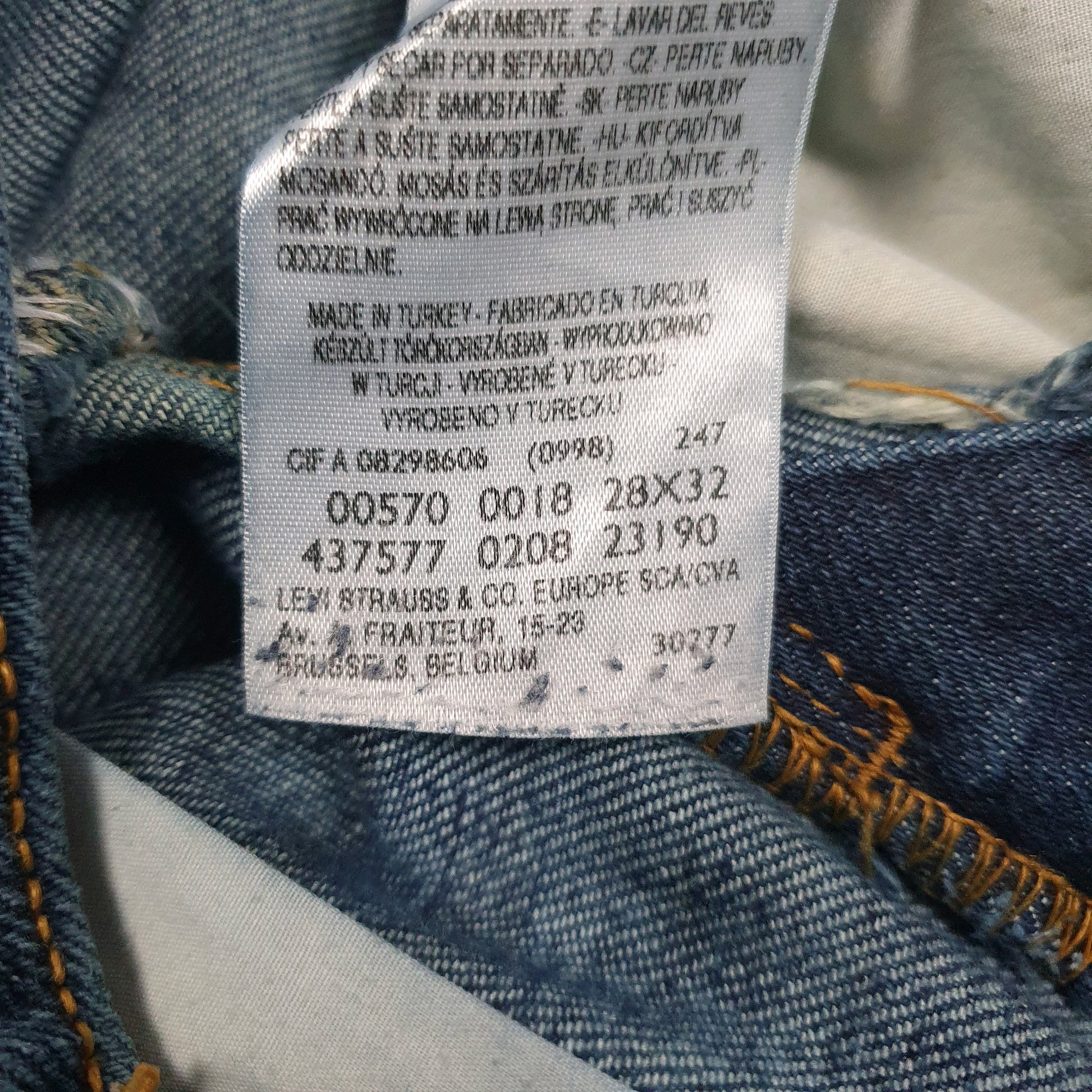 Womens Blue Levis   Jeans