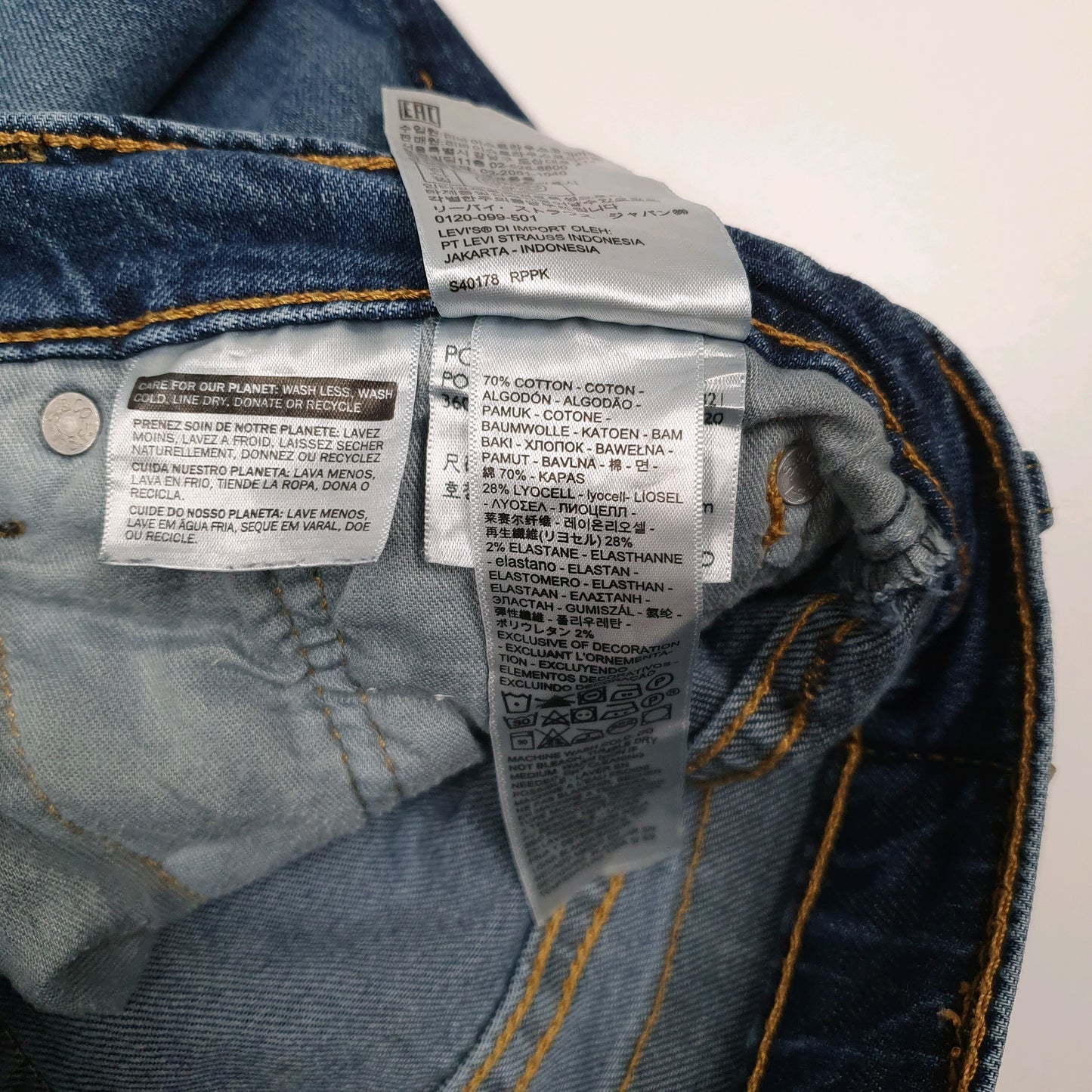 Womens Blue Levis   Jeans