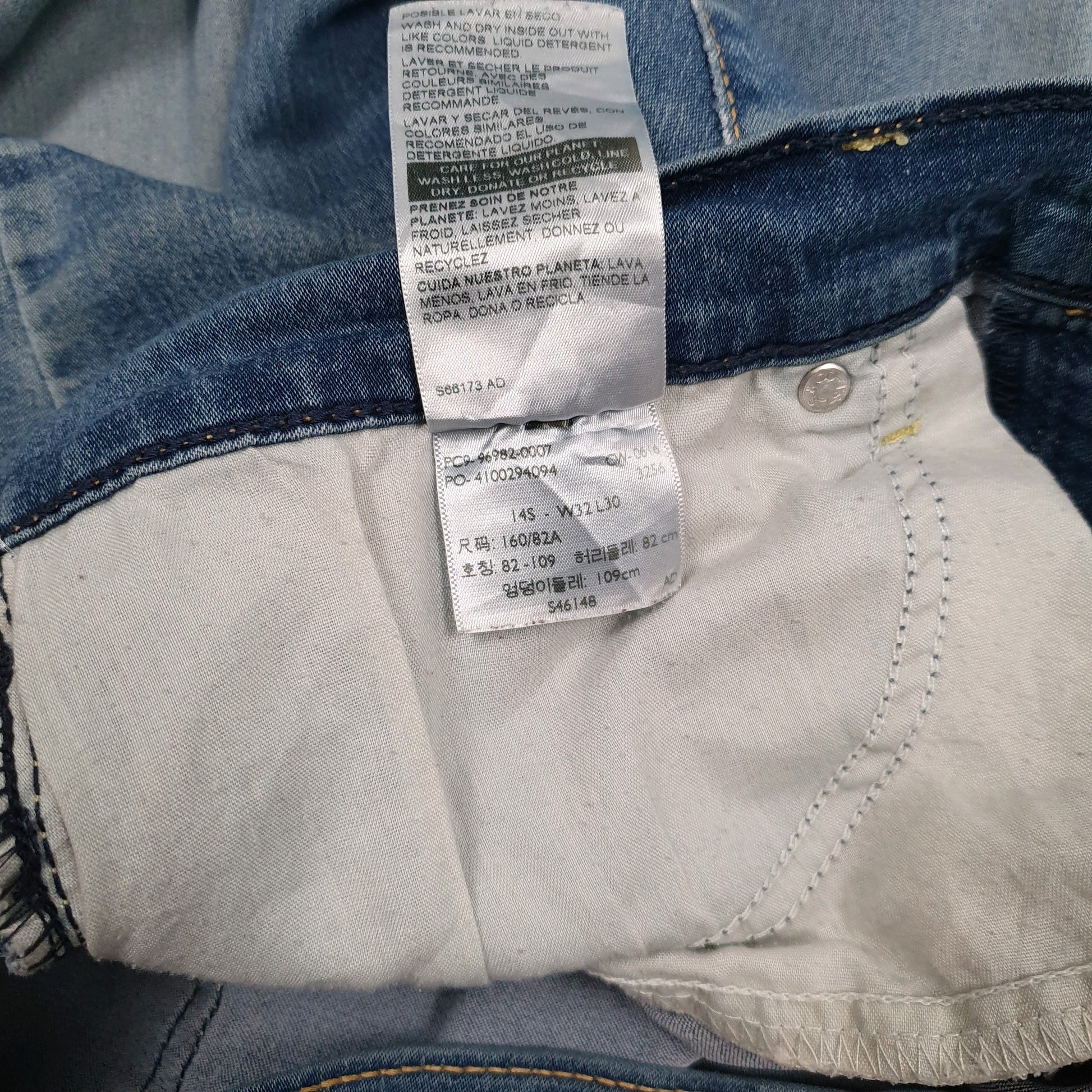 Womens Blue Levis   Jeans