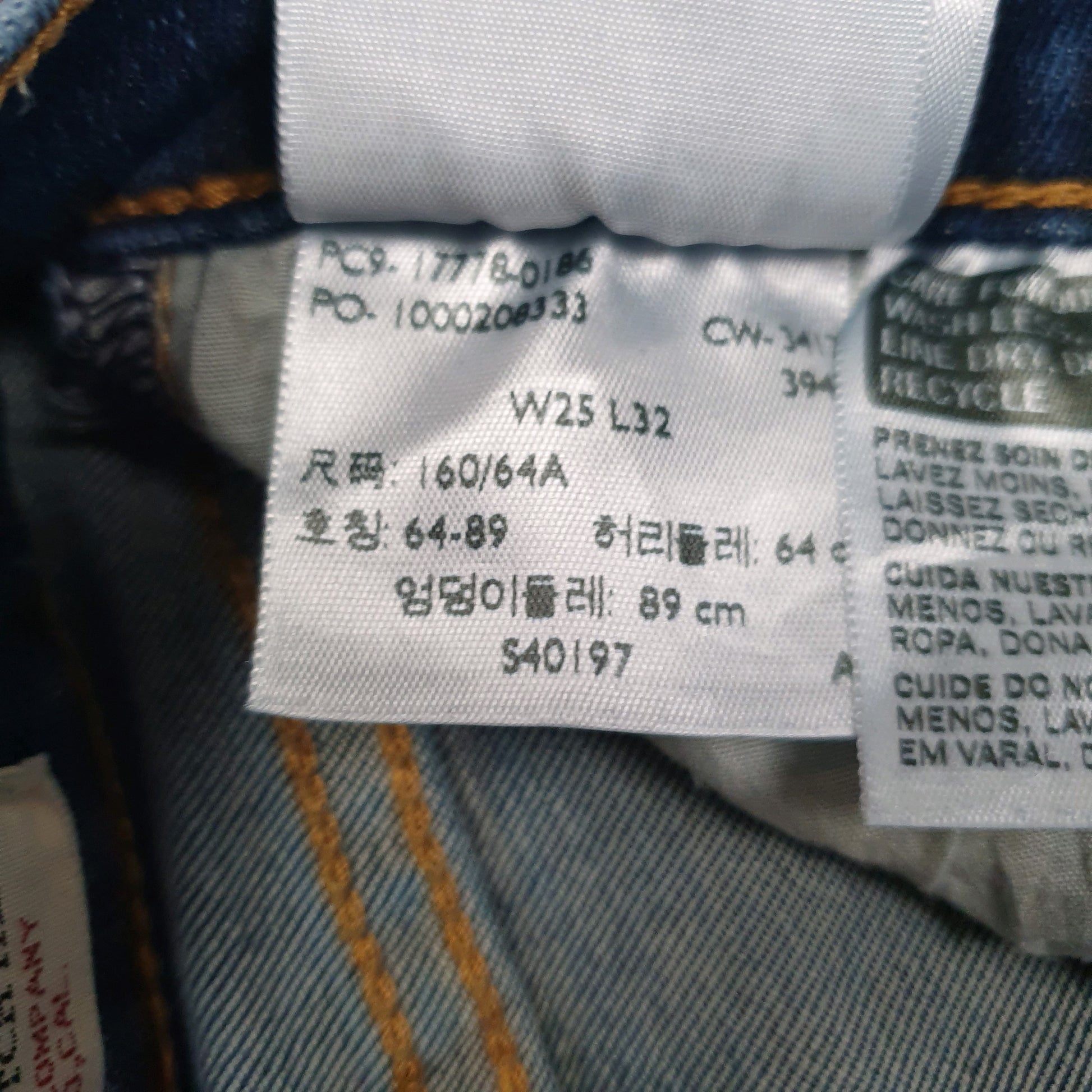 Womens Blue Levis   Jeans