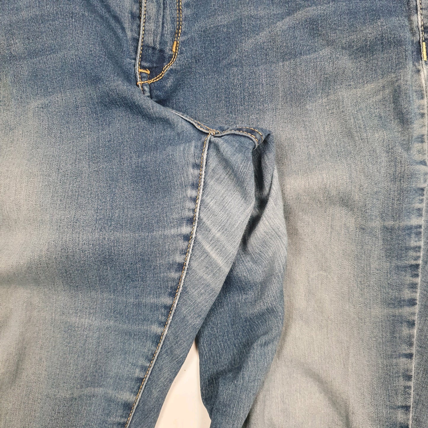 Womens Blue Levis   Jeans