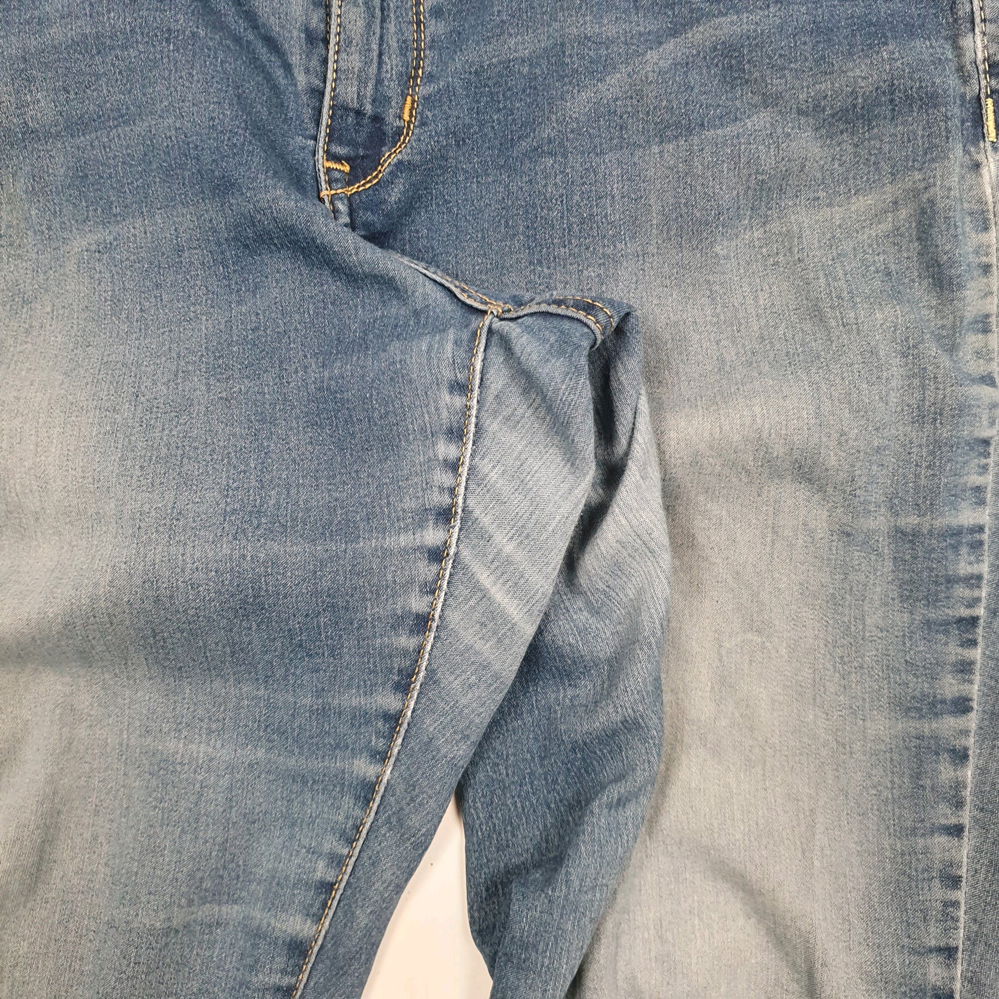 Womens Blue Levis   Jeans