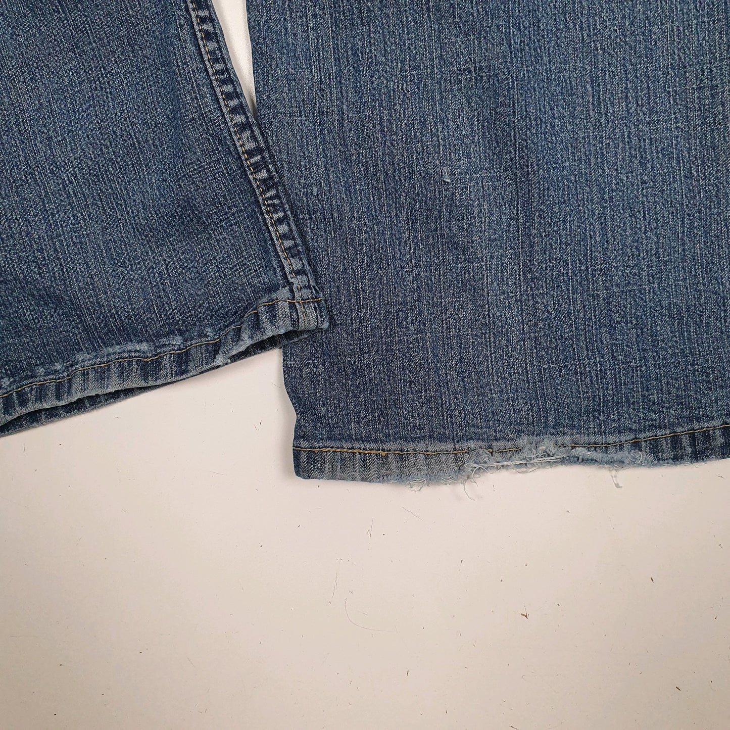 Womens Blue Levis Vintage 00s  Jeans