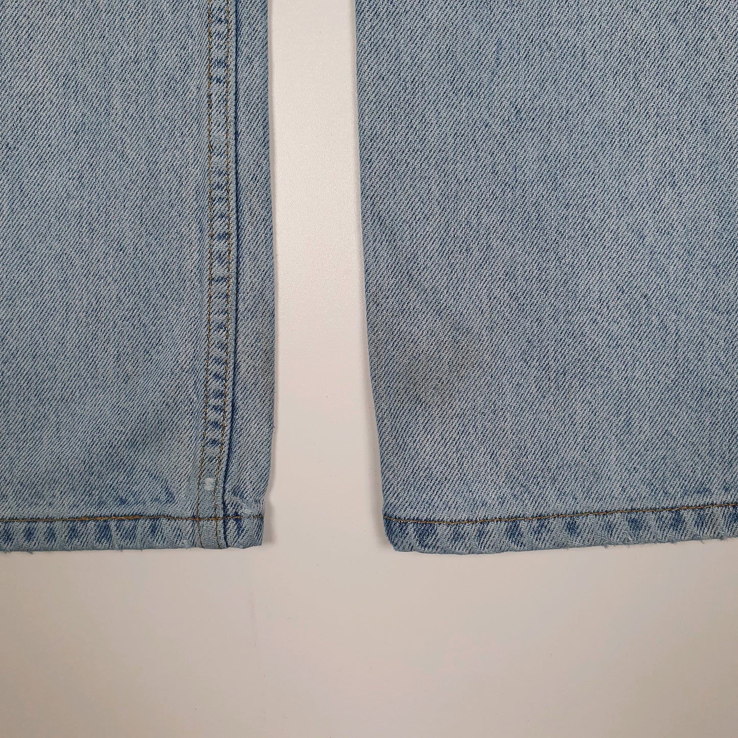 Womens Blue Levis Vintage 2000s  Jeans