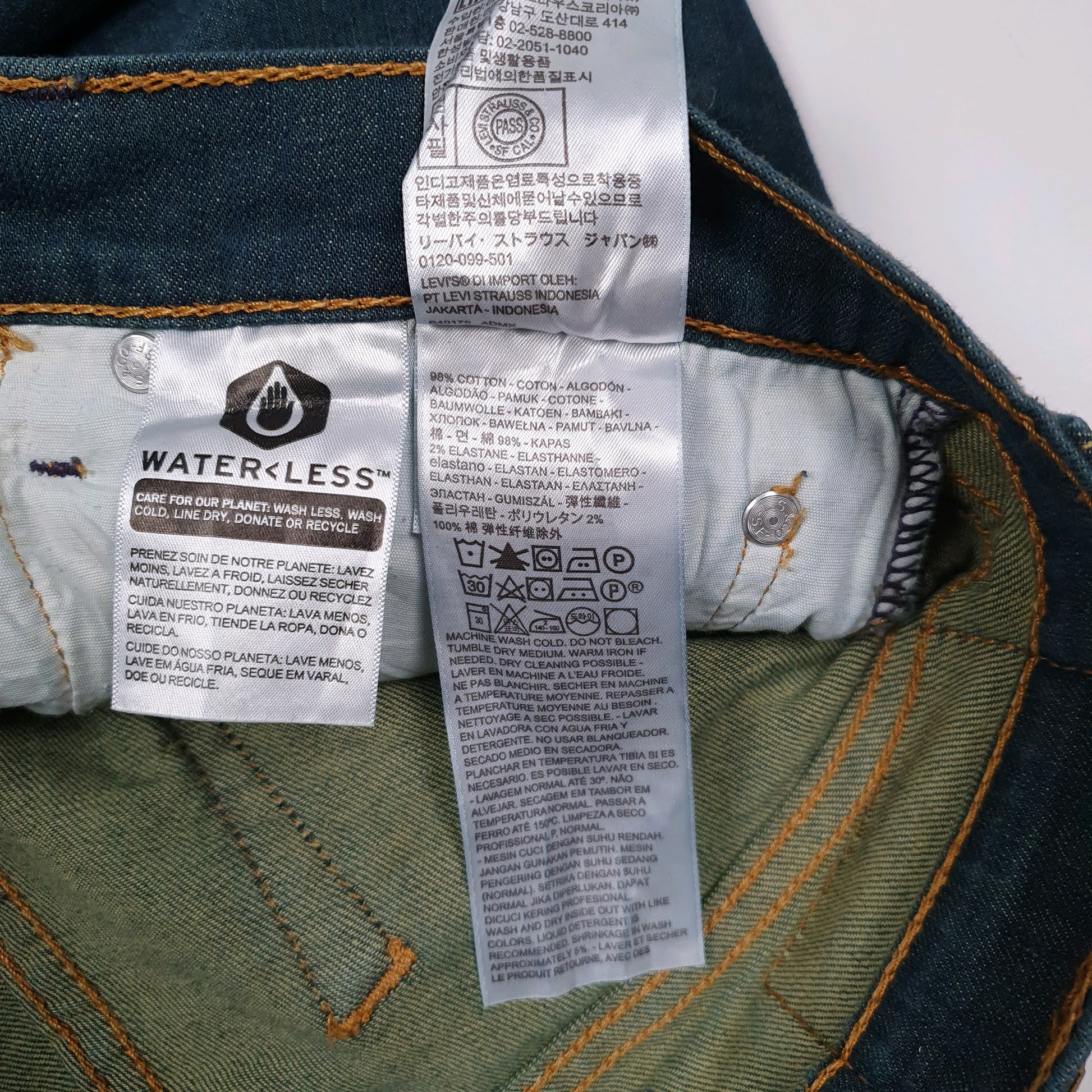 Mens Blue Levis Lightweight  Jeans