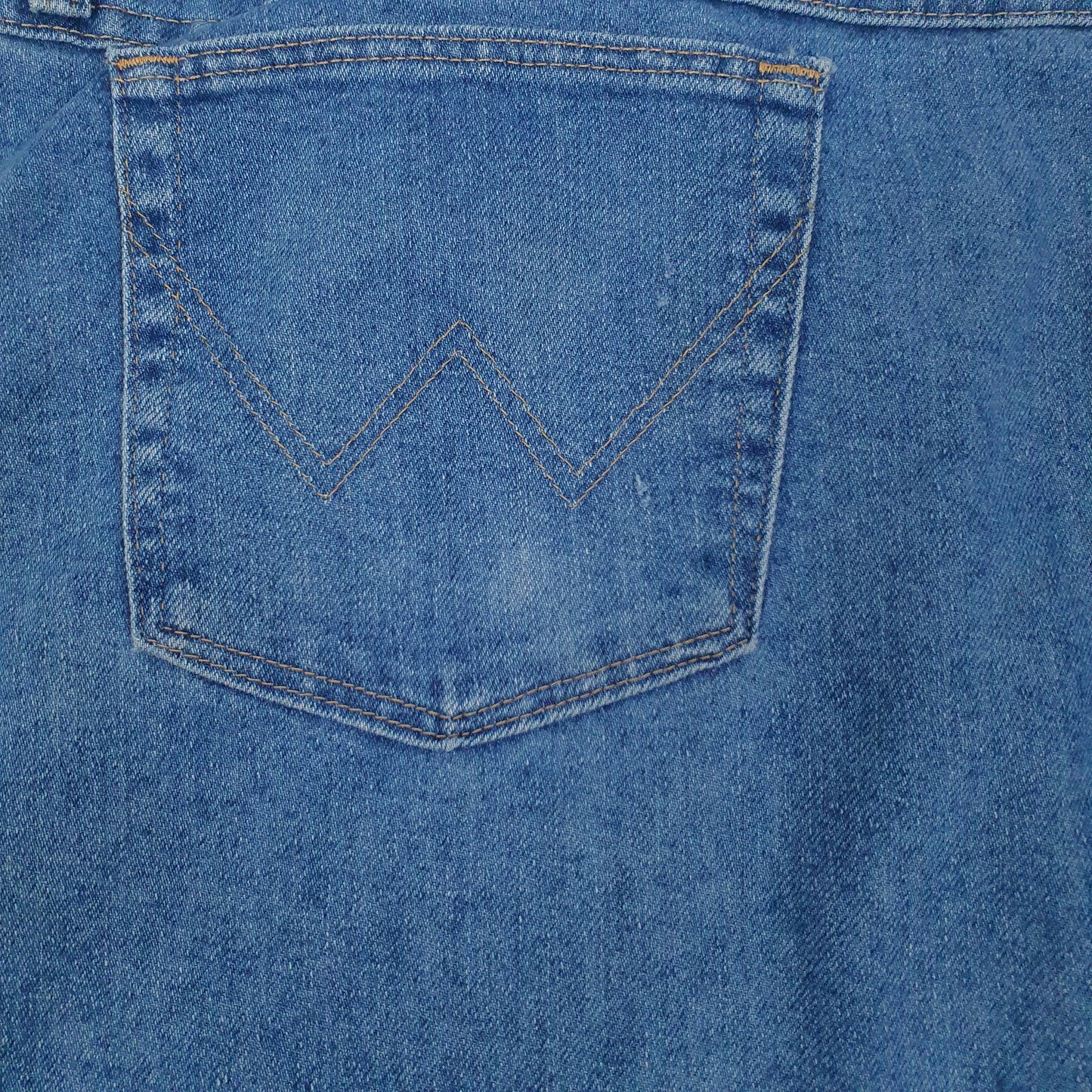 Mens Blue Wrangler Rugged Wear  Jeans