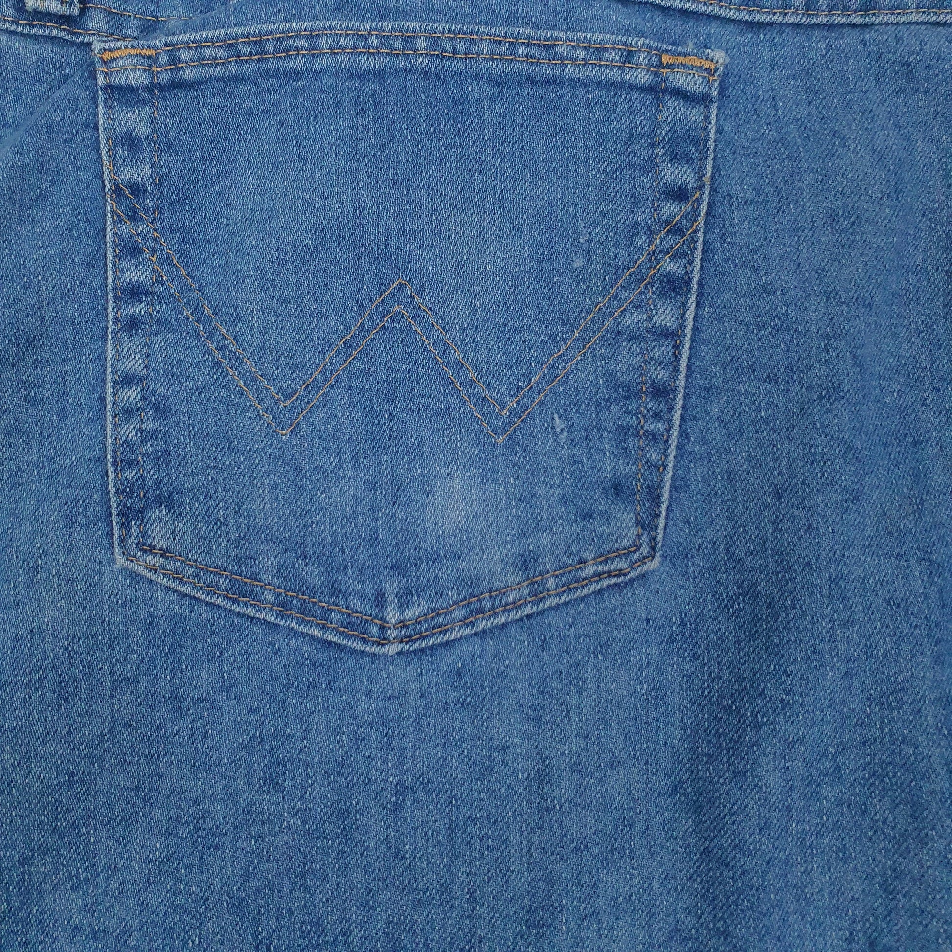 Mens Blue Wrangler Rugged Wear  Jeans